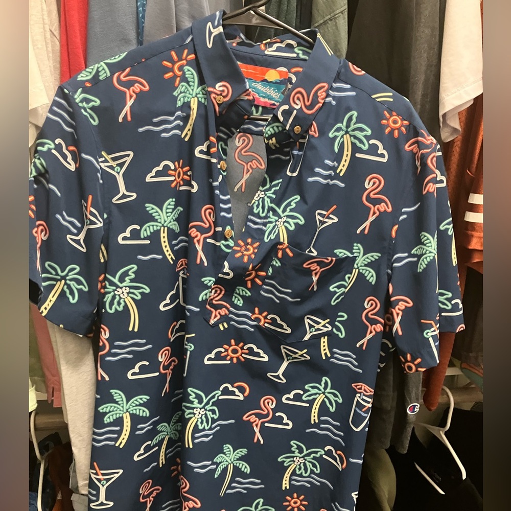 Chubbies shirt size large.